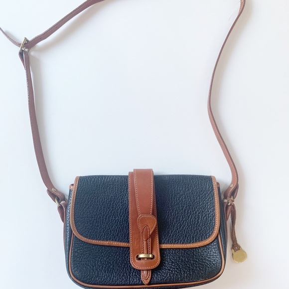 Dooney & Bourke Handbags - Dooney and Bourke crossbody